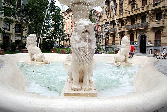 Fuente de los Leones en la plaza de Jado de Bilbao (Vizcaya)