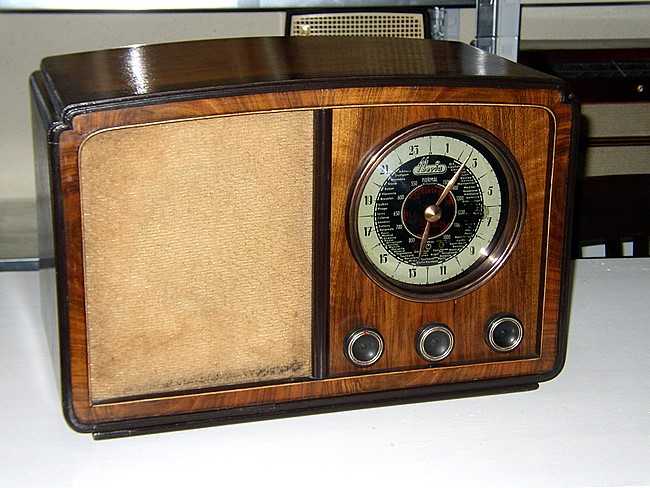 Radio Iberia, modelo 644-A Mensajero, o quizá también H26653