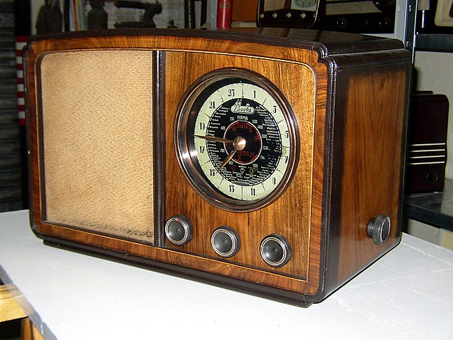 Radio Iberia, modelo 644-A Mensajero, o quizá también H26653
